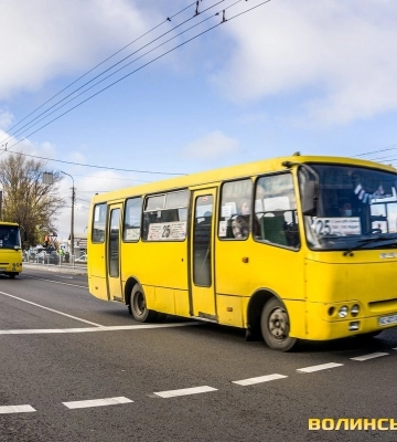 У Луцьку перевізники розірвали договори з міськрадою: хто возитиме пасажирів