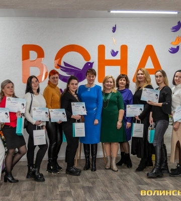 У Луцьку жінки закінчили безплатні б’юті-курси від кар’єрного хабу