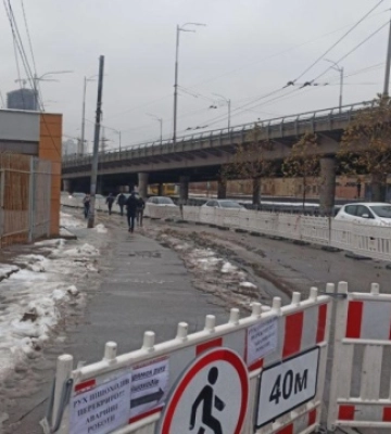 У місцях просідання ґрунту біля метро «Деміївська» проводять геологічні дослідження