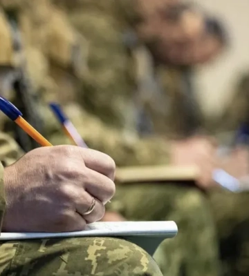 Повістки військовозобов&#039;язаним українцям почнуть видавати за графіком