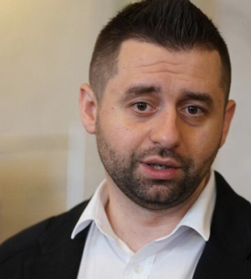 Арахамія визнав, що користувався машинами підозрюваного бізнесмена Арахамія визнав, що користувався машинами підозрюваного бізнесмена