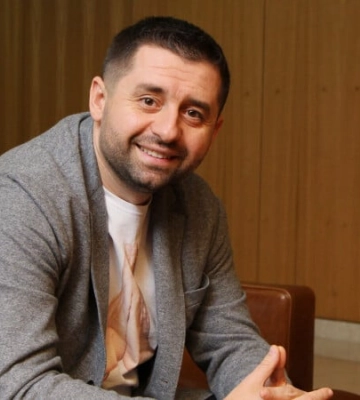 ЗМІ: Арахамія користувався автівками бізнесмена Кауфмана, якого підозрюють у корупції