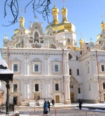 В Киеве голый монах выбросился из окна Лавры: подробности инцидента и фото