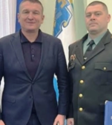 Начальника однієї з виправних колоній на Херсонщині заочно засудили до 15 років позбавлення волі