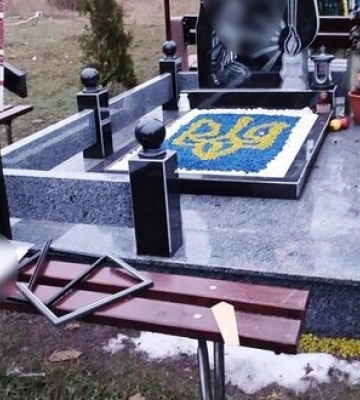 Наруга над могилами військовослужбовців: вінницькі поліцейські затримала порушника