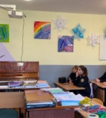 Російські силовики проводять виховні лекції в Скадовській школі на окупованій Херсонщині