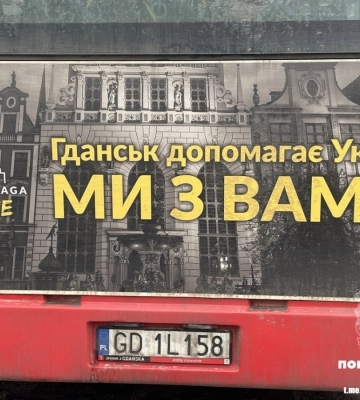 Поляки передали жителям Покровська два комфортабельні автобуси для соціального маршруту