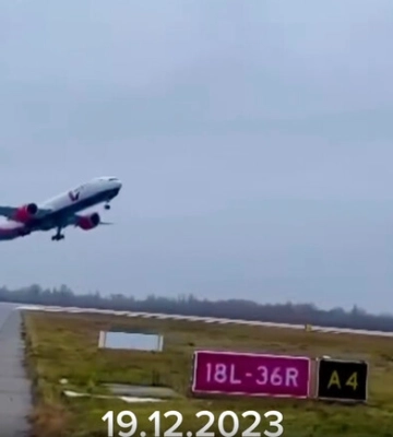 Из Киева сегодня вылетел пассажирский самолет - видео