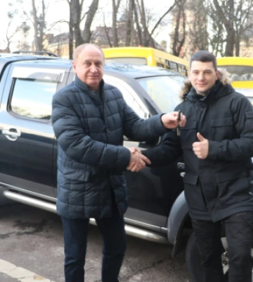 Волонтери передали автомобіль для мобільних вогневих груп на Львівщині