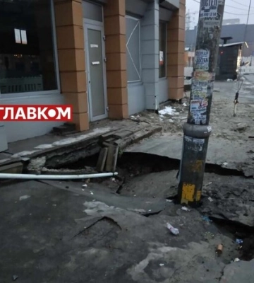 Прокуратура розслідує просідання ґрунту над станцією метро «Деміївська»