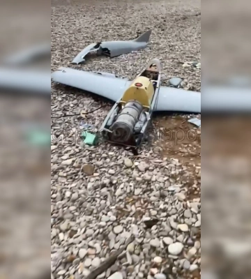На пляже в оккупированном Севастополе местные обнаружили обломки БпЛА. ВИДЕО