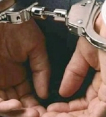 Взяли під варту чоловіка, який підкинув вінок під двері рівненського журналіста