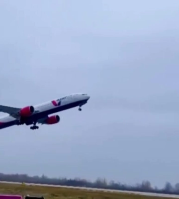 Из аэропорта &quot;Борисполь&quot; вылетел пассажирский самолет: видео