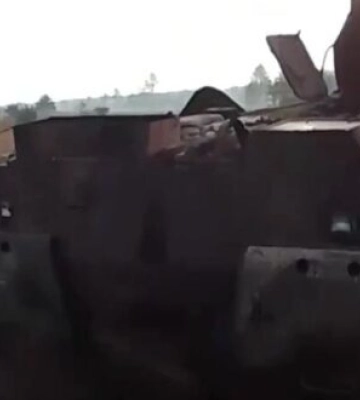 Результат атаки украинского дрона по вражескому БТР на Херсонщине. ВИДЕО 18+