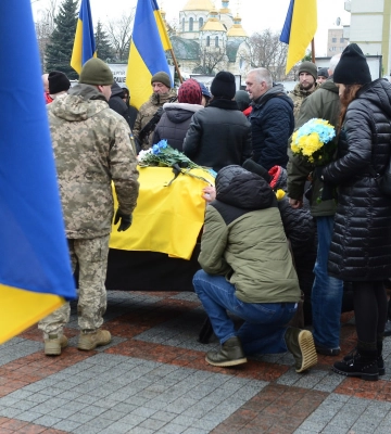 Поряд з могилою батька: біля Луцька поховали Героя Олександра Жевняка