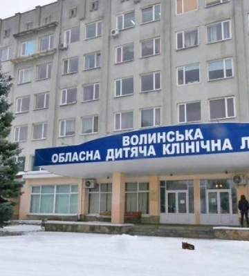 «Ще не прокинулась»: мама 10-річної лучанки, яку збили на переході, розповіла про її стан