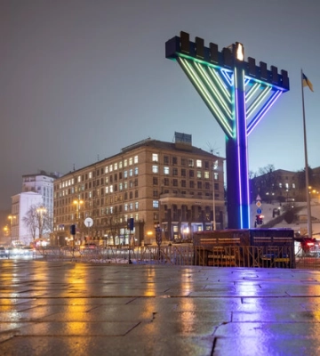 Чоловік осквернив ханукію в центрі Києві, він затриманий, - Нацполіція