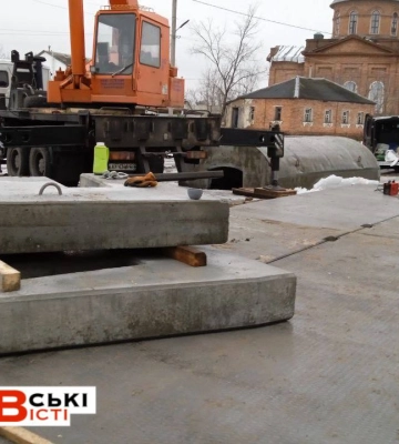 У двох деокупованих селах під Харковом монтують вуличні укриття 
