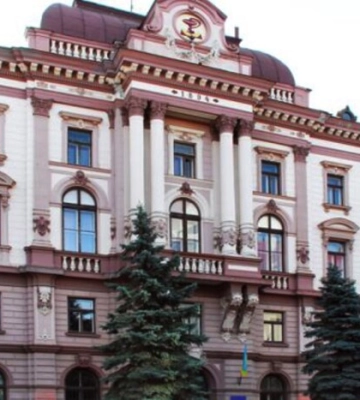 Лікування грязями й «російською банею»: в Івано-Франківському медуніверситеті спалахнув скандал