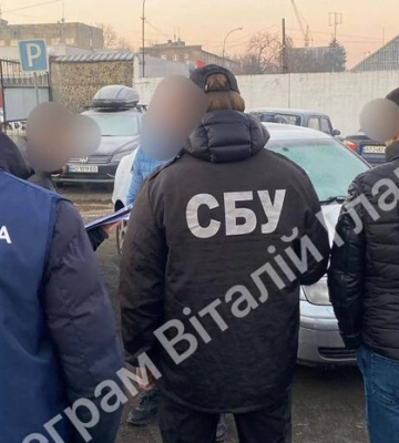 Правоохоронці проводять обшуки в Ужгородській міськраді