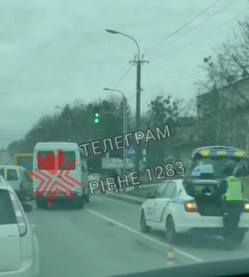На одній з головних вулиць Рівного - ранкова ДТП