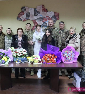 Солдат та лейтенант зіграли весілля на Харківщині 