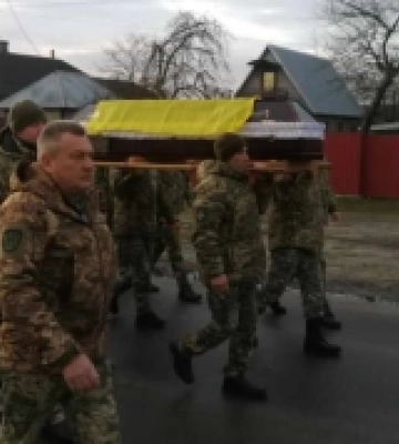 В останню дорогу провели військового з Шацької громади на Волині