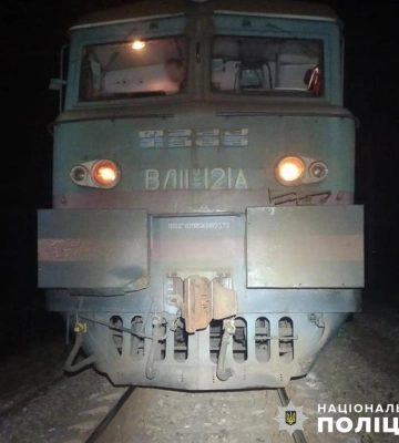 Переходив у невстановленому місці: у Пустомитах потяг вбив чоловіка