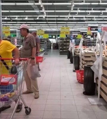 Супермаркети оновили ціни на алкогольні напої: в яку суму обійдеться шампанське, горілка та вино