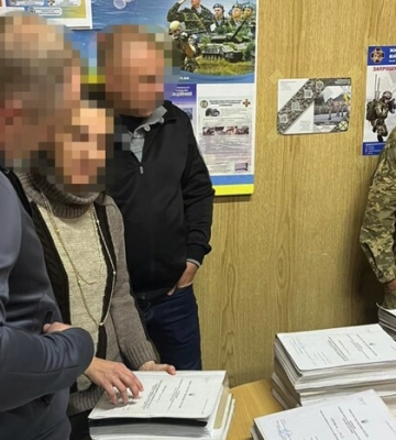 Допоміг 300 ухилянтам: ДБР взялося за керівника районного ТЦК у Запоріжжі