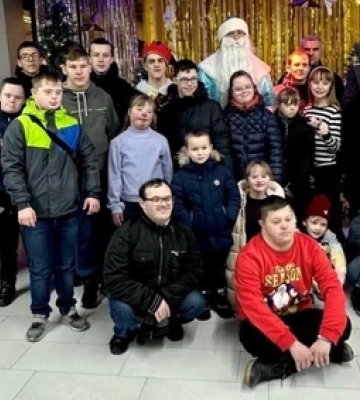 У «Промені» відбувся благодійний кінопоказ для «сонячних» дітей *