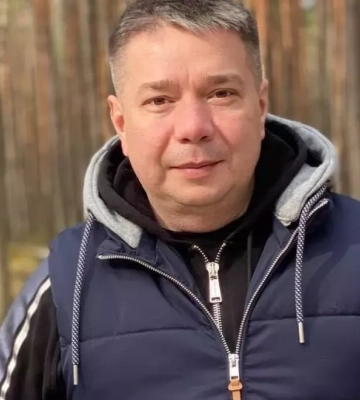 У Рівному суд заарештував підозрюваного, який приніс поховальний вінок під двері журналіста