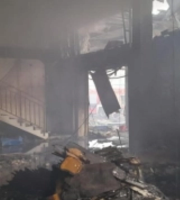 Внаслідок російських обстрілів Херсона згорів склад Червоного Хреста
