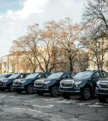 Полтавщина передала військовим ще 11 автівок
