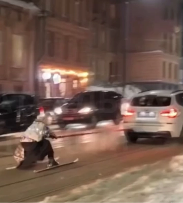 «Бабуся» на лижах, яку тягнула автівка, каталася вулицями Львова: з&amp;#039;явилися нові подробиці. Відео