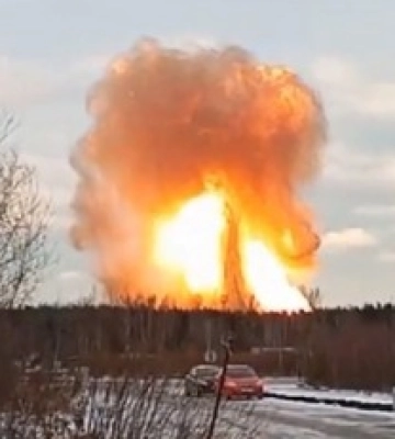 Тысячи остались без света: в Крыму произошел пожар на газопроводе, видео
