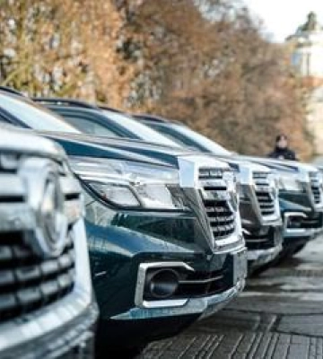 11 автівок передали українським воїнам: Філіп Пронін