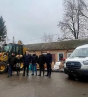 Від німецького уряду Нововолинськ отримав екскаватор та мікроавтобус | Новини Нововолинська