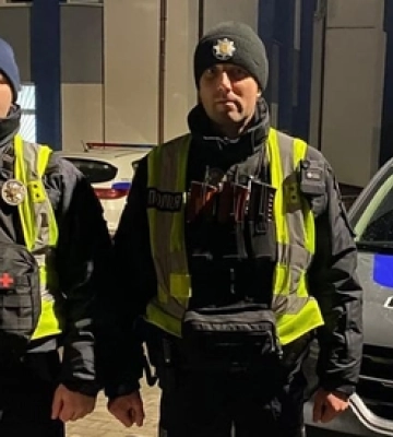 У Луцьку на одній з вулиць виявили чоловіка з масивною кровотечею (відео)