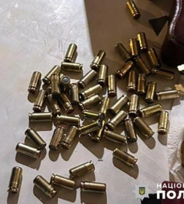 Правоохоронці затримали полтавця, який стріляв в припарковане авто ВІДЕО