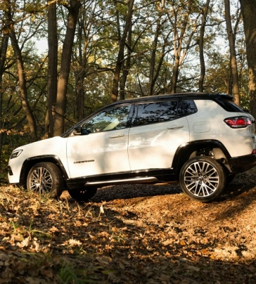 Jeep представив оновлений кросовер Compass (Фото)