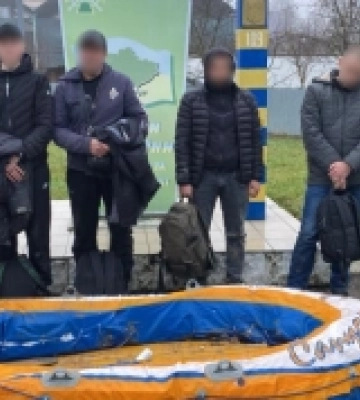 Мукачівські прикордонники затримали вісім осіб, що планували перетнути кордон