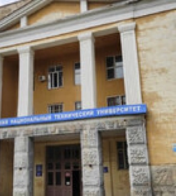 Могли базироваться оккупанты: в Донецке пылает корпус университета – видео, фото, карта