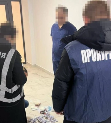 Во Львове член ВВК оказался взяточником: сделал военнообязанного непригодным