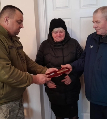 На Волині матері загиблого захисника вручили посмертний орден сина 