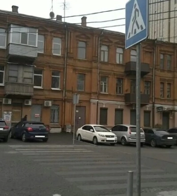 В Днепре пьяная женщина за рулем Audi протаранила автомобиль патрульных