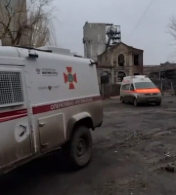 Унаслідок авіаційного удару рф по Торецьку загинули три людини, є постраждалі (відео)