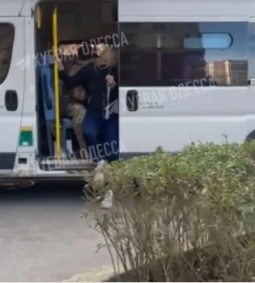 В Одесі представники військкомату приїхали за потенційним призовником на «швидкій» (відео)