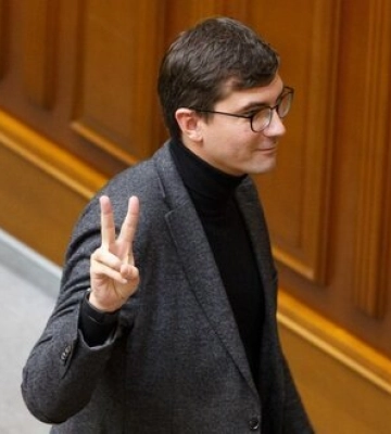"Слуга народу" Мотовиловець з голосу провів у Раді законопроєкт, який передає державну частину акваторії порту "Південний" компаніям олігархів Федоричева і Жеваго, - Шабунін "Слуга народу" Мотовиловець з голосу провів у Раді законопроєкт, який передає державну частину акваторії порту "Південний" компаніям олігархів Федоричева і Жеваго, - Шабунін