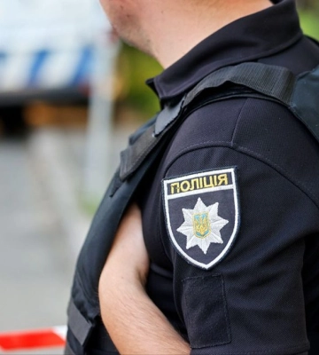 У Дніпрі затримали пʼяного водія з вогнепальною зброєю
